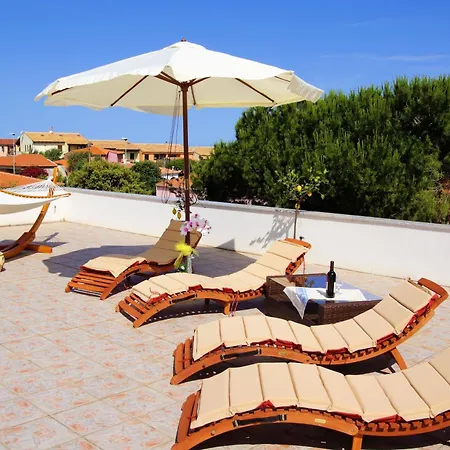 In La Ciaccia Mit Moeblierter Terrasse
